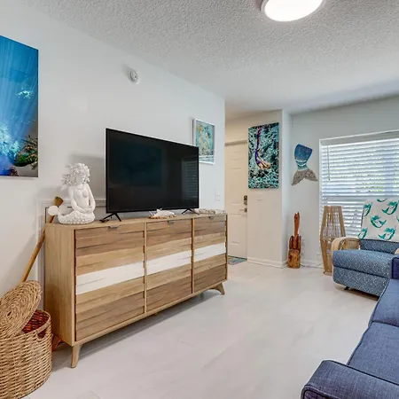 Fernandina Beach Townhome With Patio Walk To Beach!